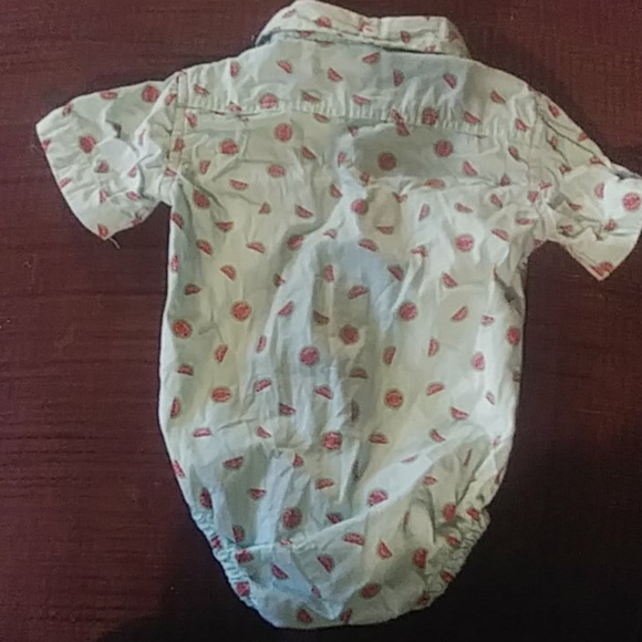 Little girl. One piece button up - Picture 2 of 2